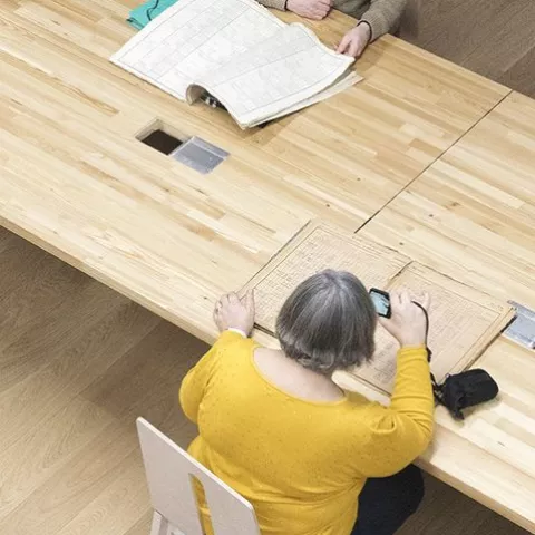 Détail de la salle de lecture des Archives départementales de l'Isère