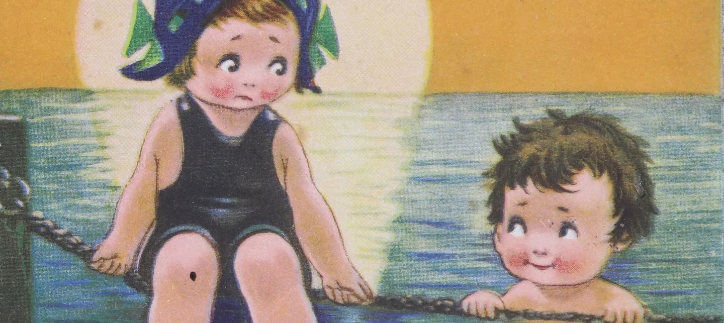 Détail d'une carte postale avec un dessin de deux enfants se baignant (Archives départementales de l'Isère, document non coté)