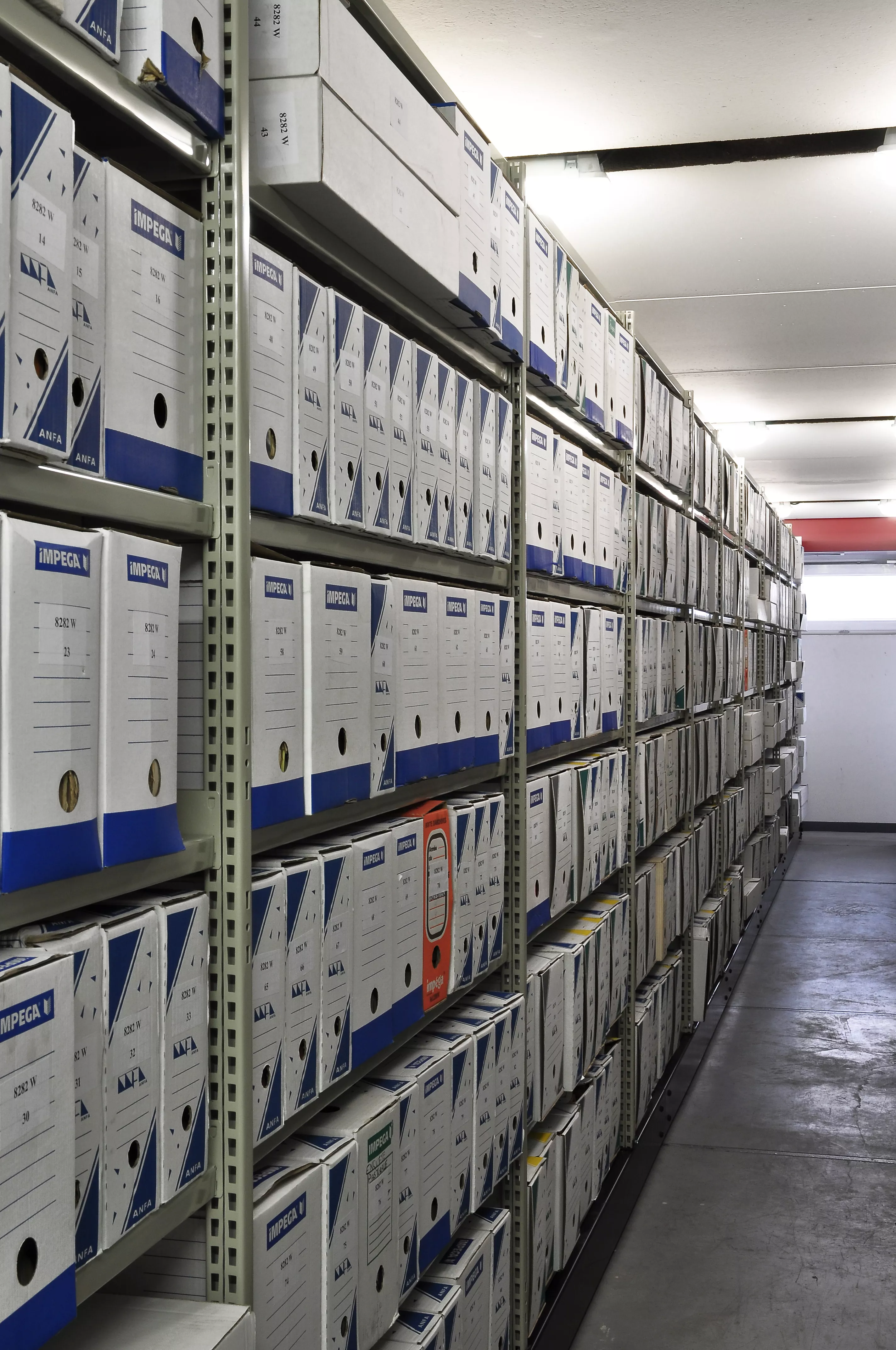 Photo d'un magasin d'archives