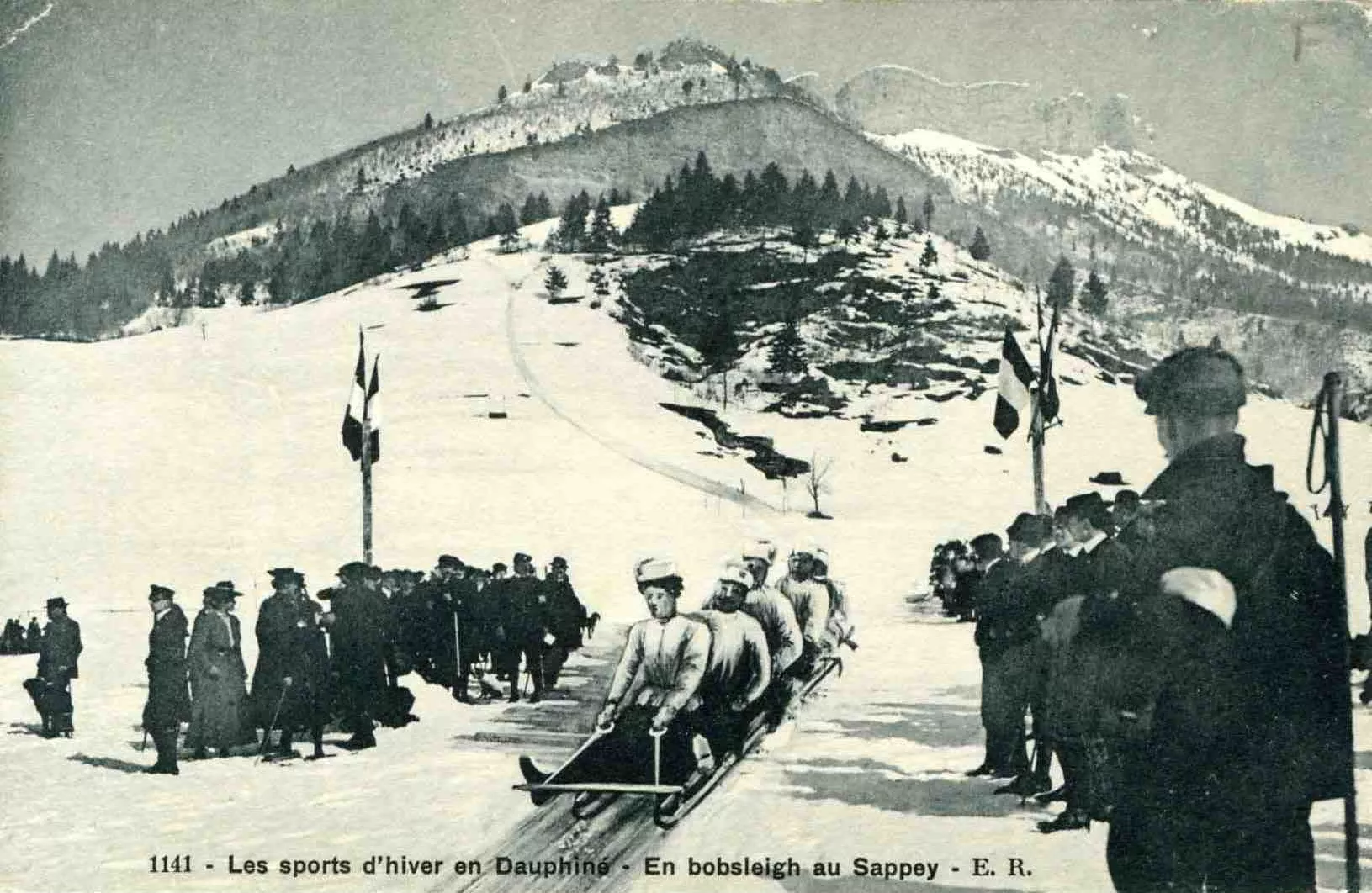 Carte postale, En bobsleigh au Sappey, sans date (9FI6955).