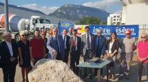 Photo de la pose de la 1ère pierre des Archives départementales de l'Isère à Saint-Martin-d'Hères.