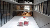 Août 2020 : photo de la rue intérieure du nouveau bâtiment des Archives départementales de l'Isère.