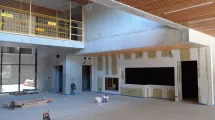 Août 2020 : photo de la salle de lecture du nouveau bâtiment des Archives départementales de l'Isère.