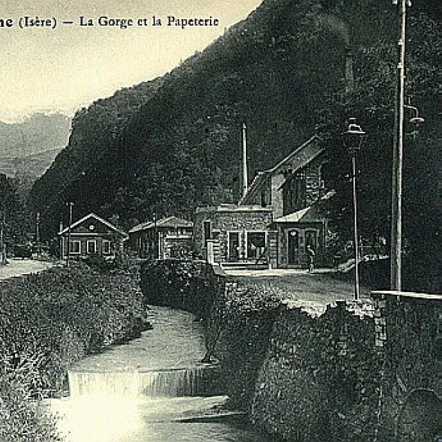Carte postale ancienne de Domène (gorge et papeterie, 9FI1146)