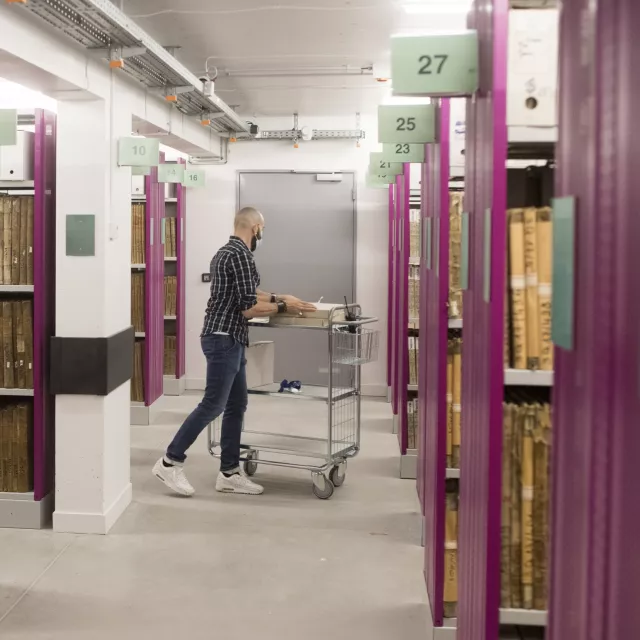 Voyage dans un magasin d'archives
