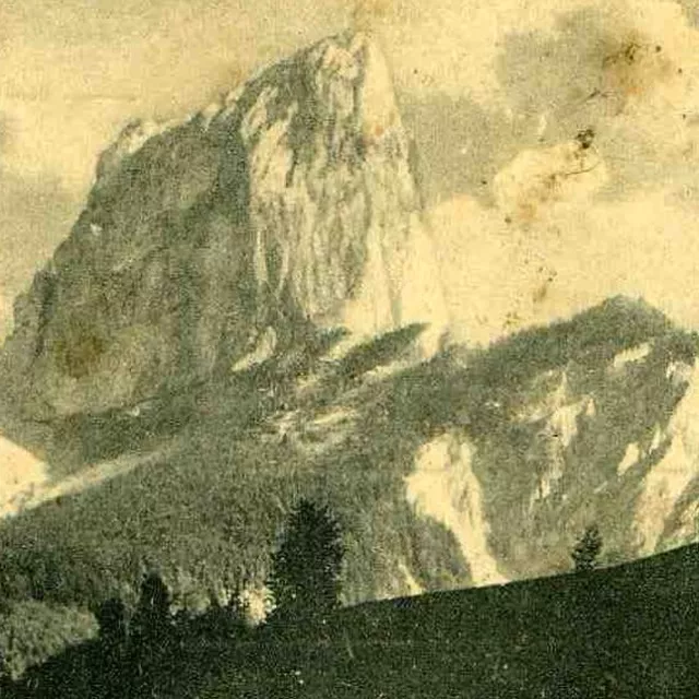 Carte postale du Mont Aiguille cotée 9FI843 aux Archives dépatementales de l'Isère © Archives départementales de l'Isère