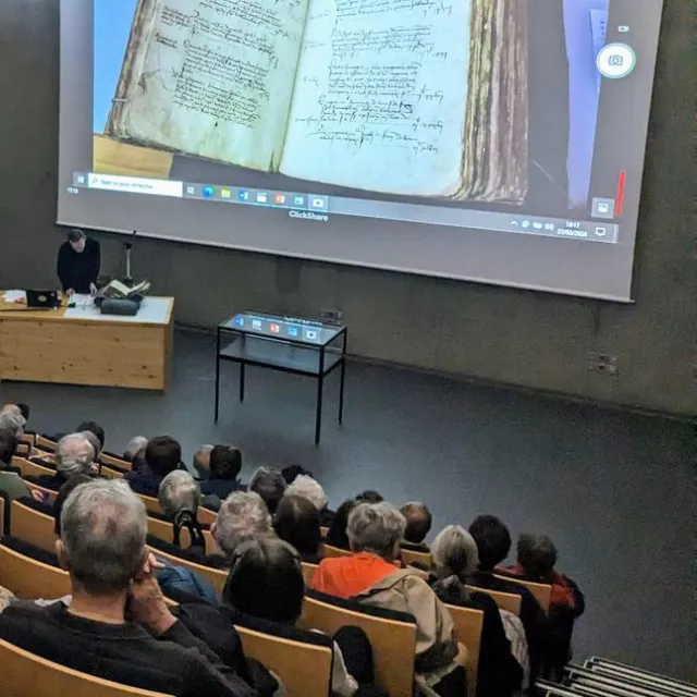 Photographie de la salle de conférences