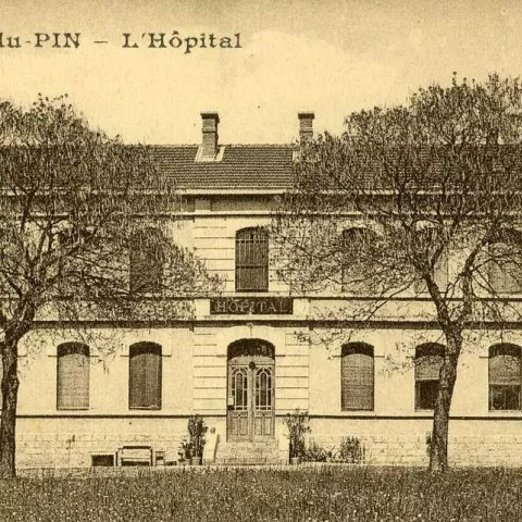 Carte postale de l'hôpital de La Tour-du-Pin (9FI4690, AD38) © Archives départementales de l'Isère