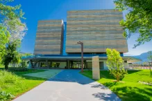 Photo du nouveau bâtiment des Archives départementales de l'Isère côté campus