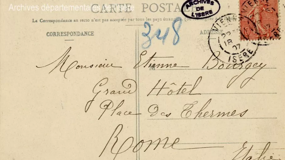verso d'une carte postale cotée 9FI1172 et conservée aux Archives départementales de l'Isère.