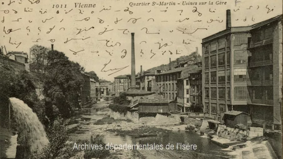 Recto d'une carte postale de Vienne cotée 9fi5211 et conservée aux Archives départementales de l'Isère.